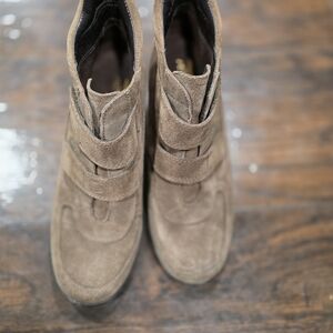 AEROSOLES Taupe Ankle Booties